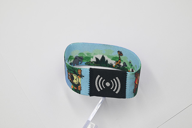 會員卡的印刷主要分為膠印和絲印,每種印刷方式不同 會員卡的印刷主要分為膠印和絲印,每種印刷方式不同